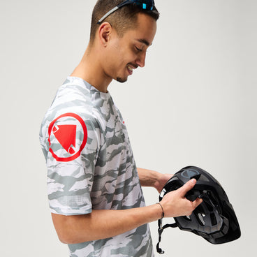 Men's Ltd Mountain Camo S/S Tee - Haar Grey